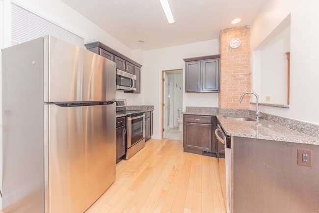 Building Photo - 1031 S Forest Ave