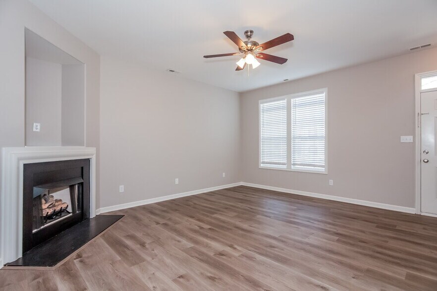 Building Photo - 2642 Oasis Ln
