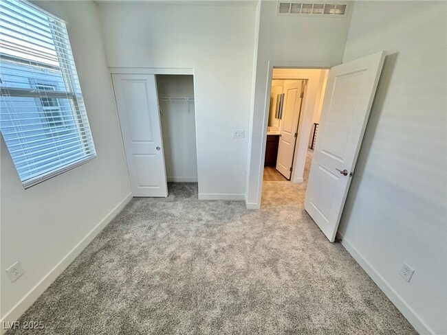 Building Photo - 1548 Little Penguin St