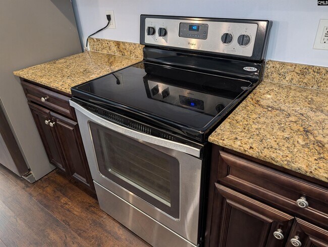 Building Photo - 13 Lillie Ln