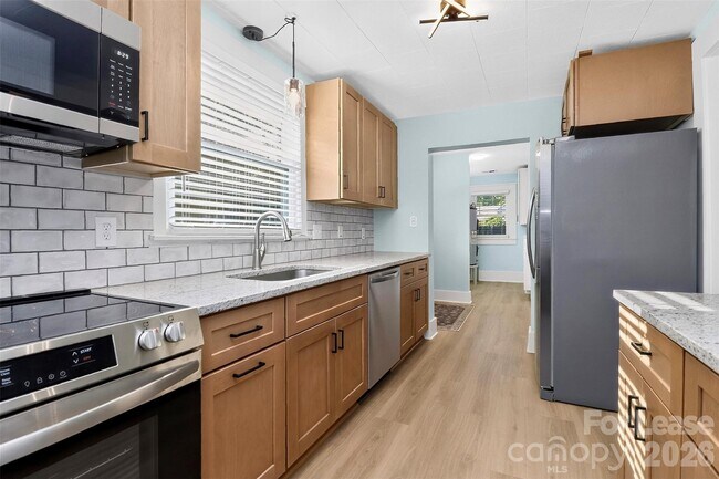 Building Photo - 204 E McNeely Ave