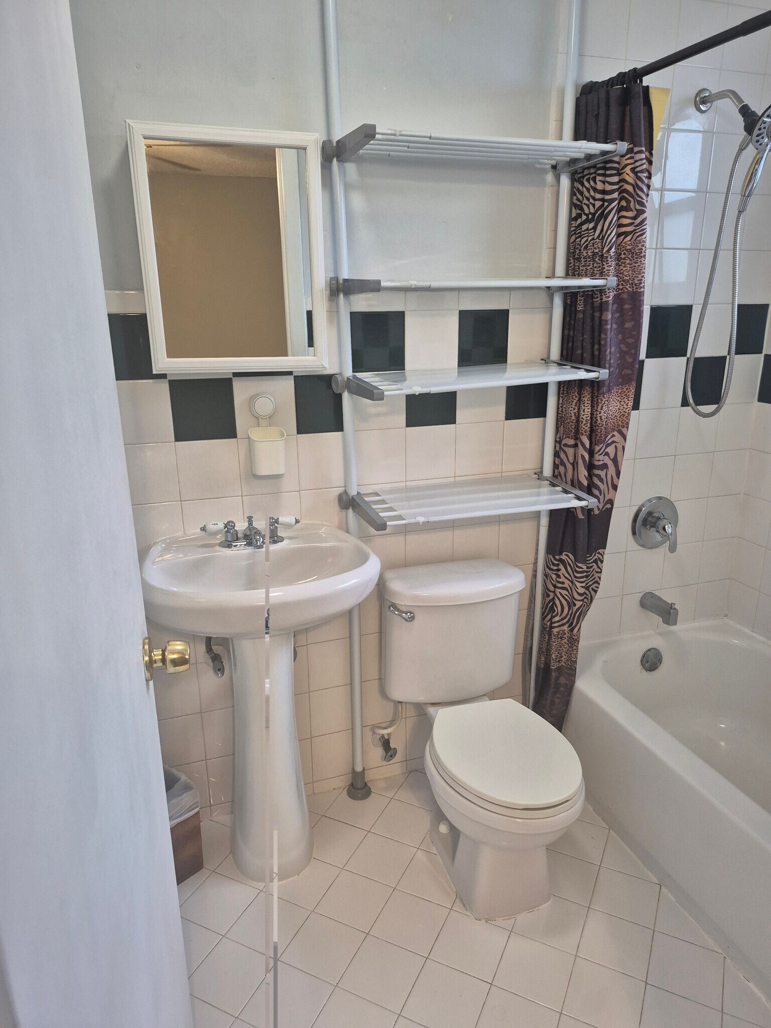 Building Photo - 791 E 43rd St