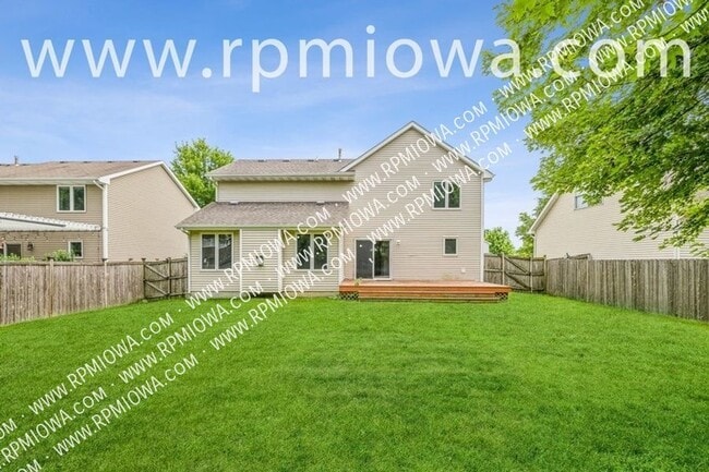 Building Photo - 15803 Hawthorn Dr