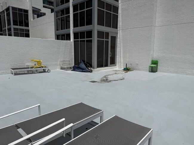 Building Photo - 3301 NE 1st Ave
