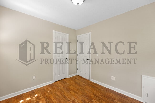 Building Photo - 1806 N Hood St