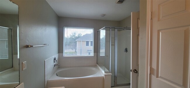 Building Photo - 14426 Mooreview Ln