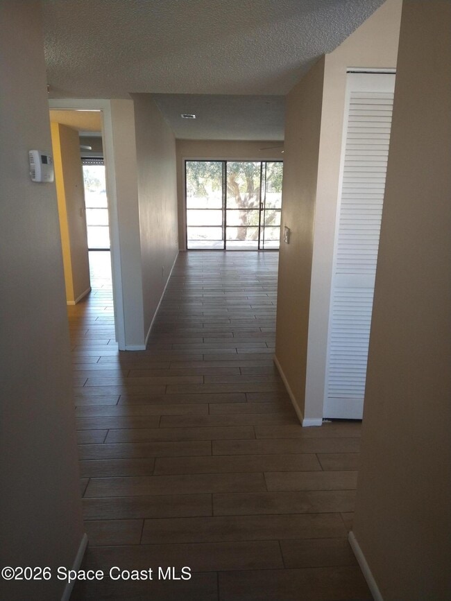 Building Photo - 2145 Golf Isle Dr