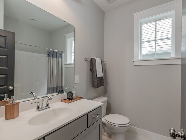 Building Photo - WOW!! One of the best Locations in one of the most desired neighborhoods