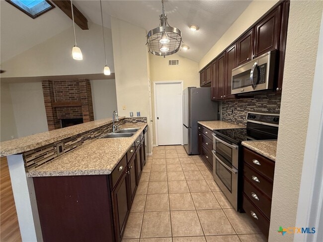 Building Photo - 758 Briarbend Dr