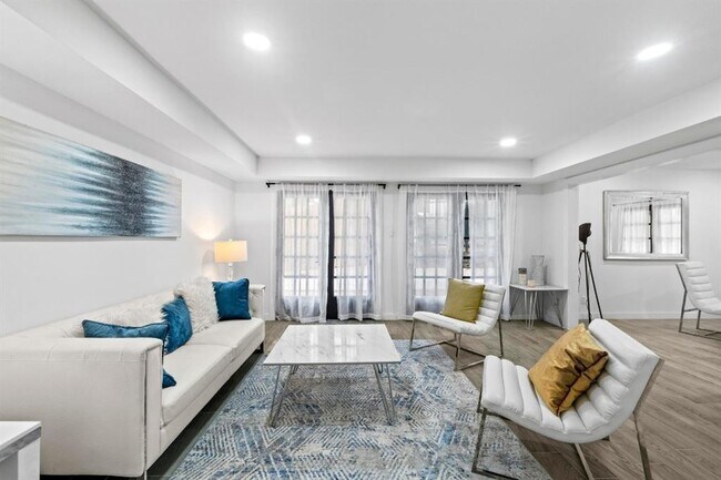 Building Photo - 3520 Highland View Dr