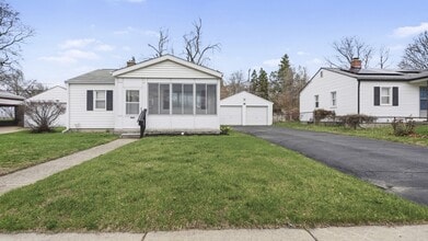 Building Photo - 1065 E Cross St