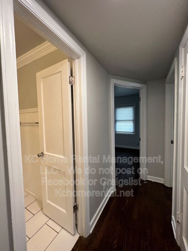 Building Photo - 8009 Summit St