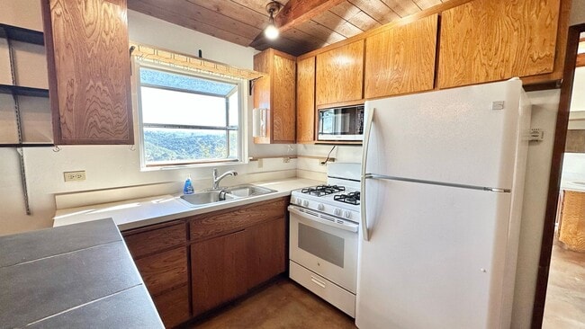 Building Photo - Unique and Rustic Detached Guest Home Unit on Private Country Property Overlooking the Stunning G...