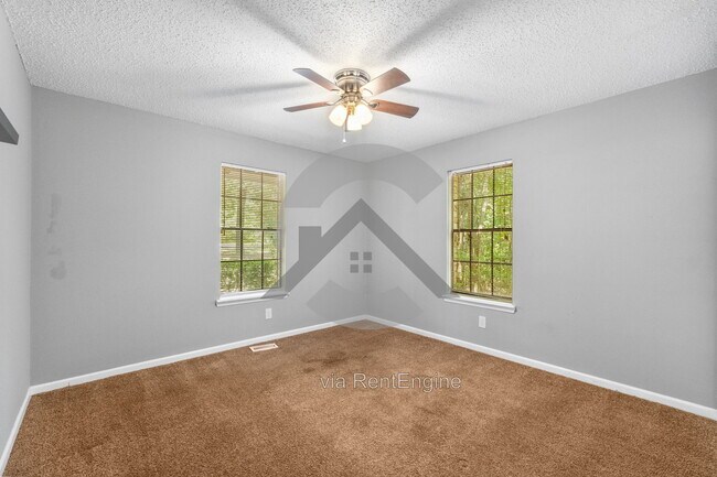 Building Photo - 108 Robin Ln