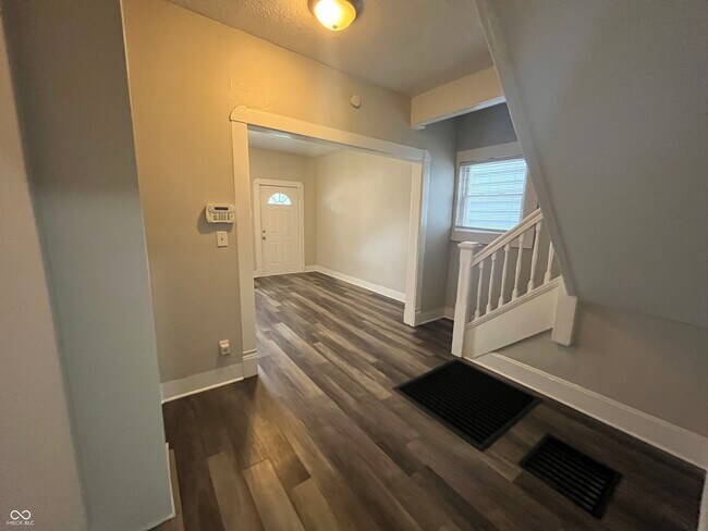 Building Photo - 2114 S Woodlawn Ave