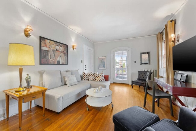 Building Photo - 536 Hawthorne Ln