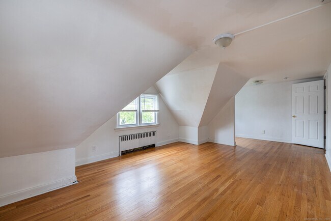 Building Photo - 436 Sedgewick Ave