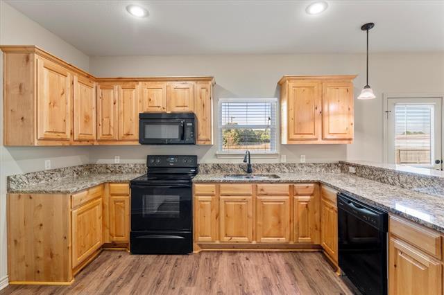 Building Photo - 208 Lasso Cir