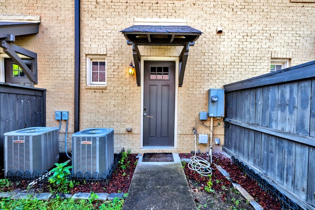 Building Photo - 202 Barristers Ct