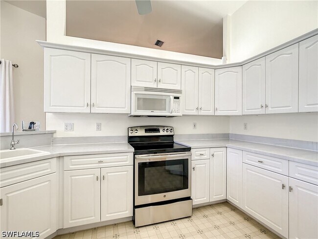 Building Photo - 2129 Viscaya Pkwy