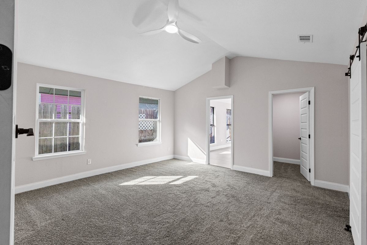 Building Photo - 2435 Sharon St