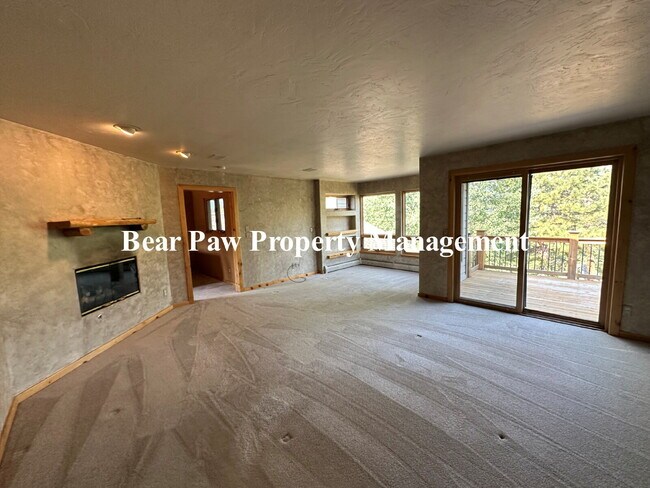 Building Photo - Mountain Retreat!!