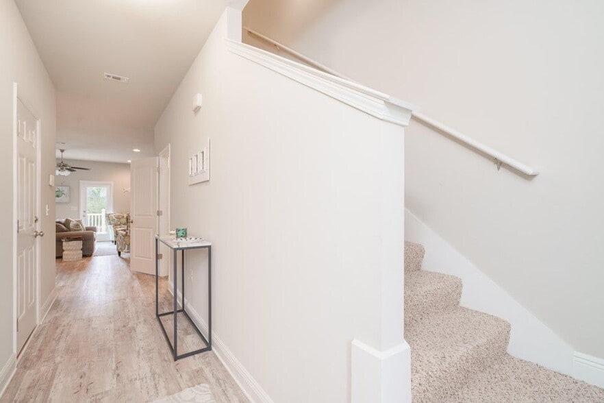 Building Photo - 90 Crossing Ln