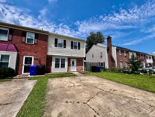 Building Photo - Beautiful Corner Lot Townhome in the heart...