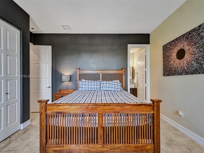 Building Photo - 2356 Wilton Dr