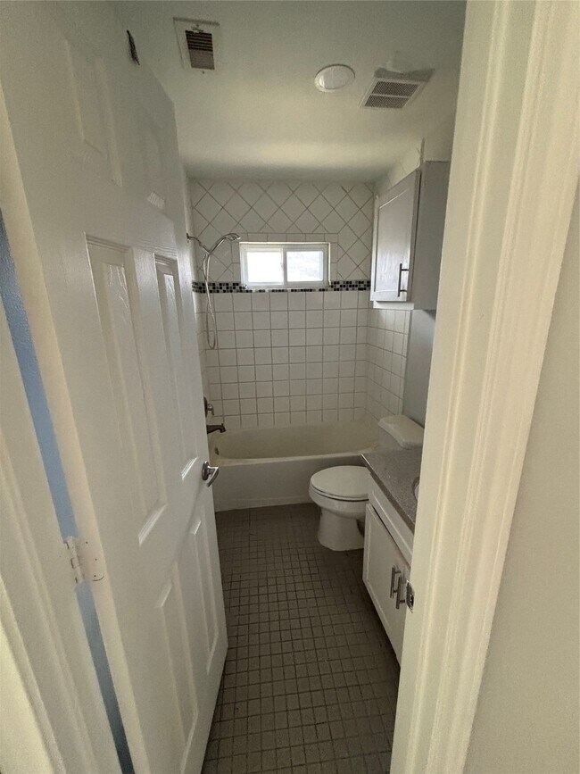 Building Photo - 5424 4th St