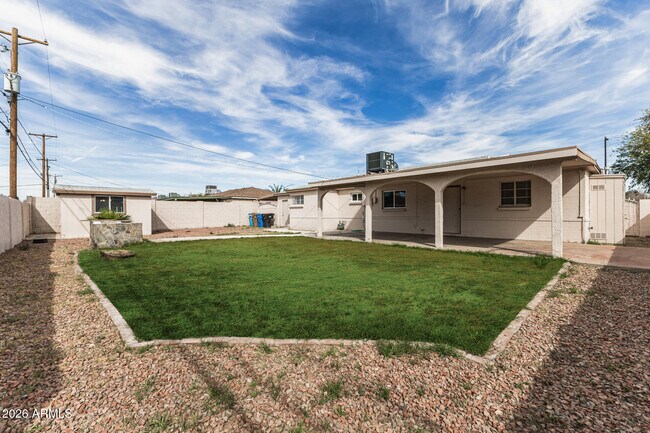 Building Photo - 5620 N 19th Ave