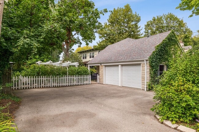 Building Photo - 930 Harvard Ct