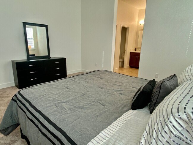 Building Photo - FULLY FURNISHED - BRAND NEW 4 BED, 2.5 BAT...