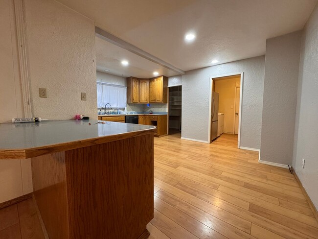 Building Photo - HOUSE FOR RENT IN THE JANESVILLE SCHOOL DI...