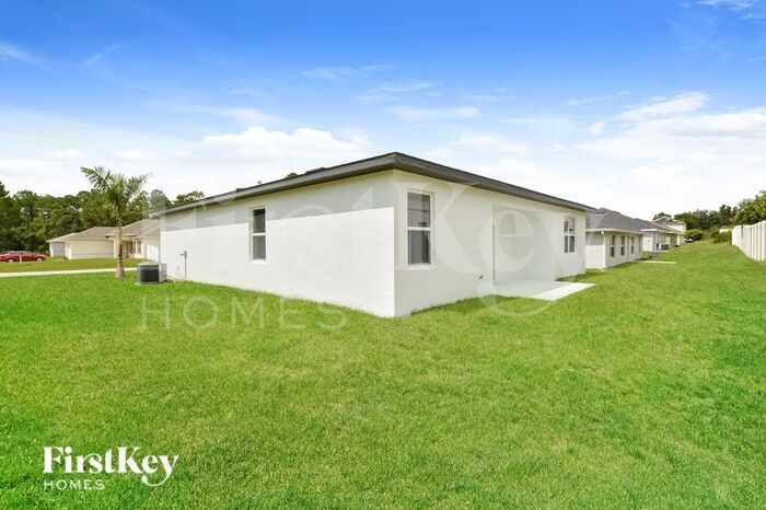 Building Photo - 330 Athabasca Pl