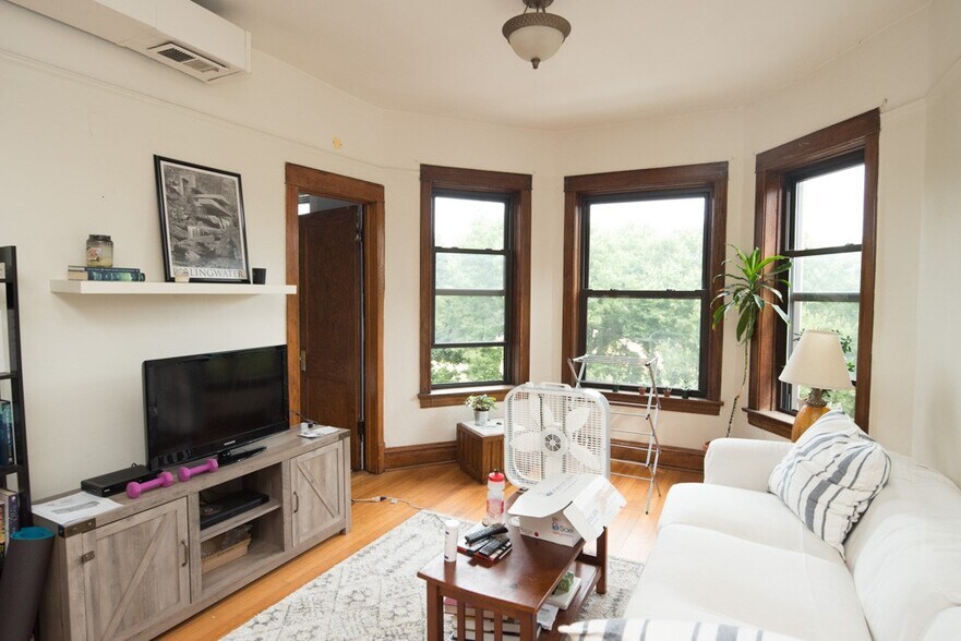 Building Photo - 1722 W Fletcher St