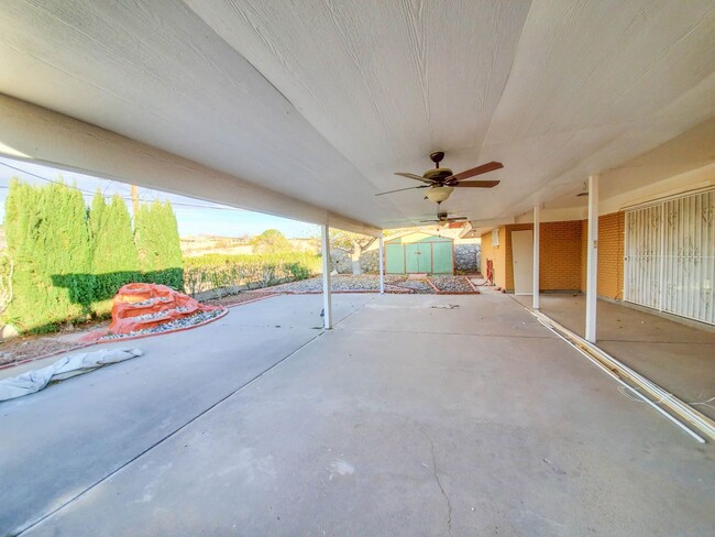 Building Photo - Breathtaking Mountain Views!