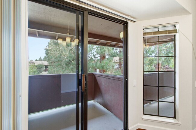 Building Photo - 479 Costa Mesa Terrace
