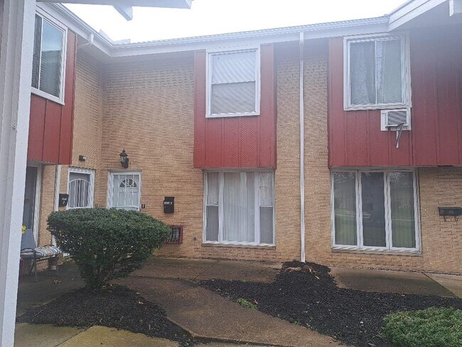 Building Photo - 1250 E 276th St