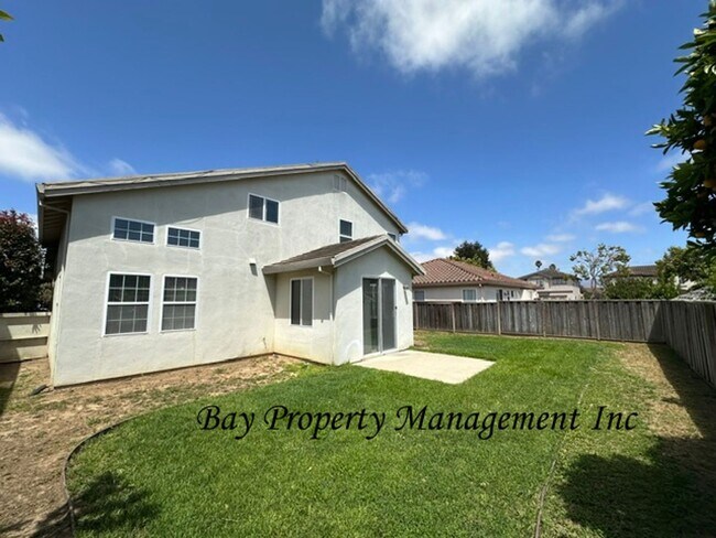Building Photo - **Spacious 4 Bedroom Home with Vaulted Ceilings & Large Backyard – North Salinas**