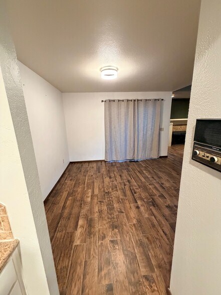 Building Photo - 1820 Windhill Ave