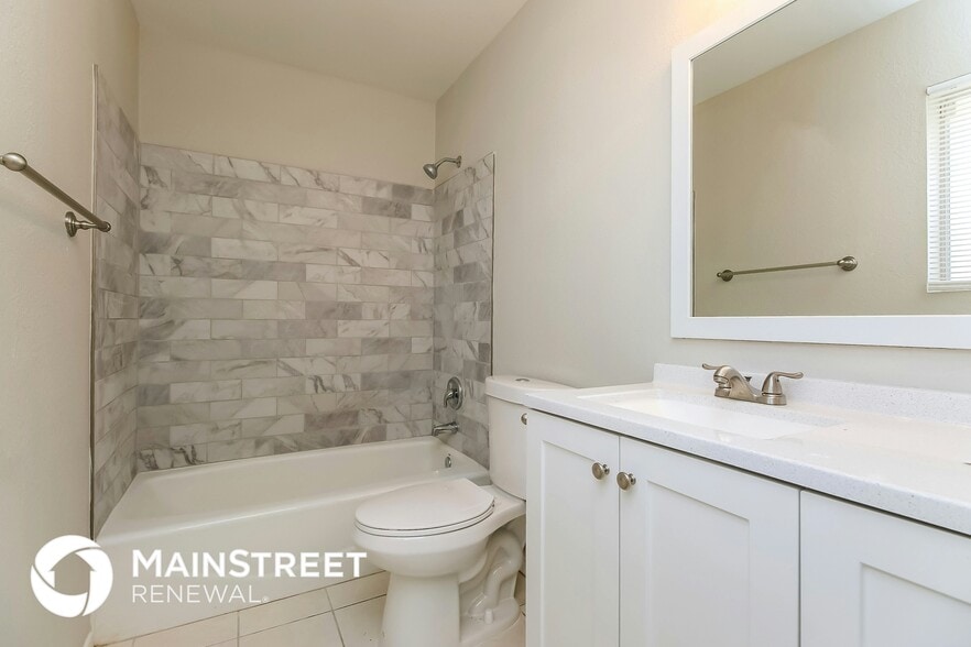 Building Photo - 650 W 22nd Ave