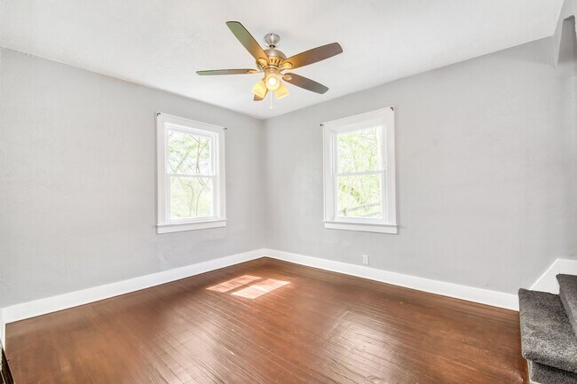 Building Photo - AVAILABLE AUGUST 1ST! DON'T MISS THIS BEAUTIFUL 2-BEDROOM HOME IN CLAIRTON!