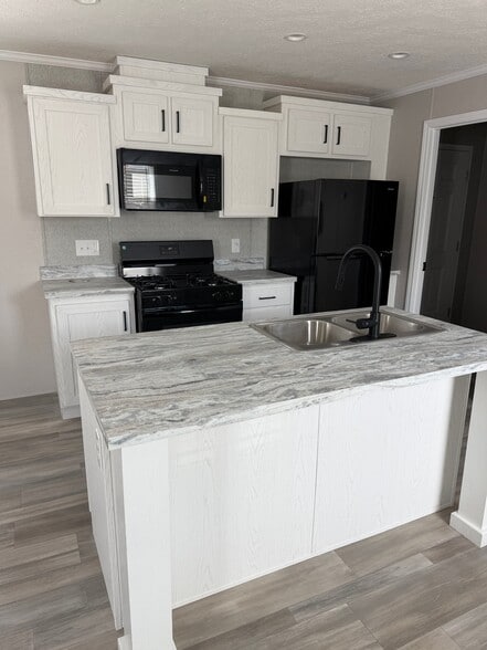 Building Photo - 14001 S Western Ave