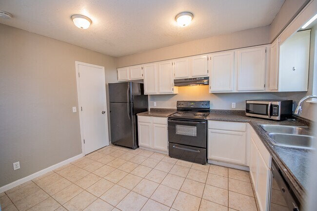 Building Photo - 1964 N Ball Ave