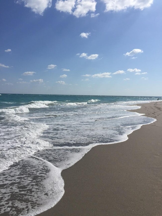 Building Photo - 145 Beacon Ln