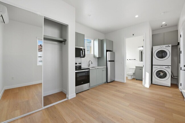 Building Photo - 2735 Broadway-8