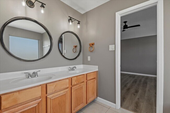 Building Photo - 1518 Weiland Manor Ln