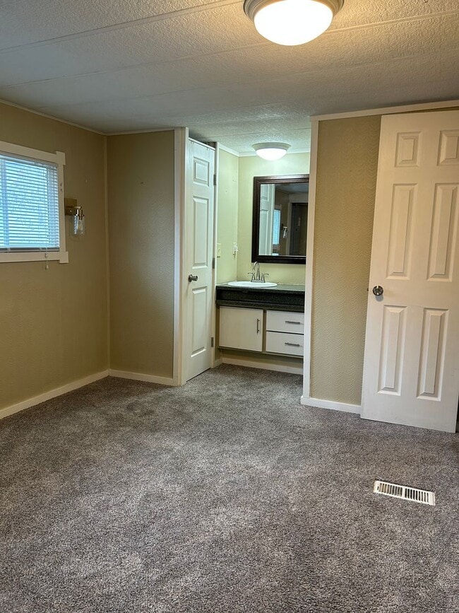 Building Photo - Updated 3 bedroom manufactured home