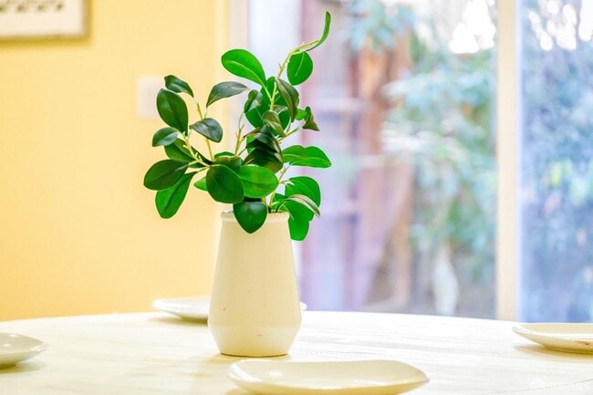 Building Photo - 5476 Summerfield Dr